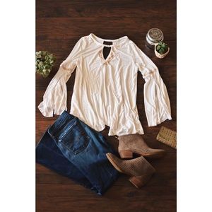 🛑SOLD🛑 Flowy white boho bell sleeve top